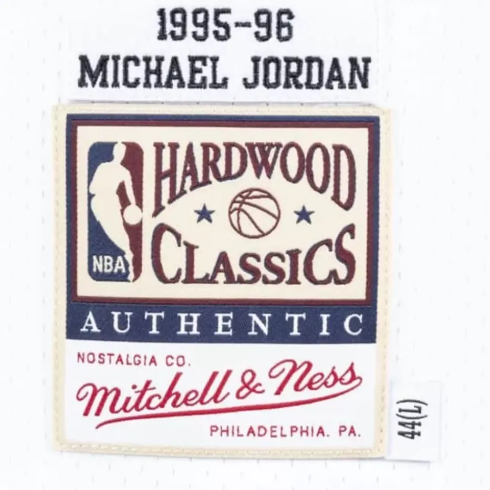 Authentic Jersey Chicago Bulls Home 1995-96 Michael Jordan