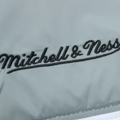 In The Clutch Puffer Jacket Vintage Logo Oakland Raiders