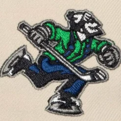 Vintage Cream Snapback Vancouver Canucks